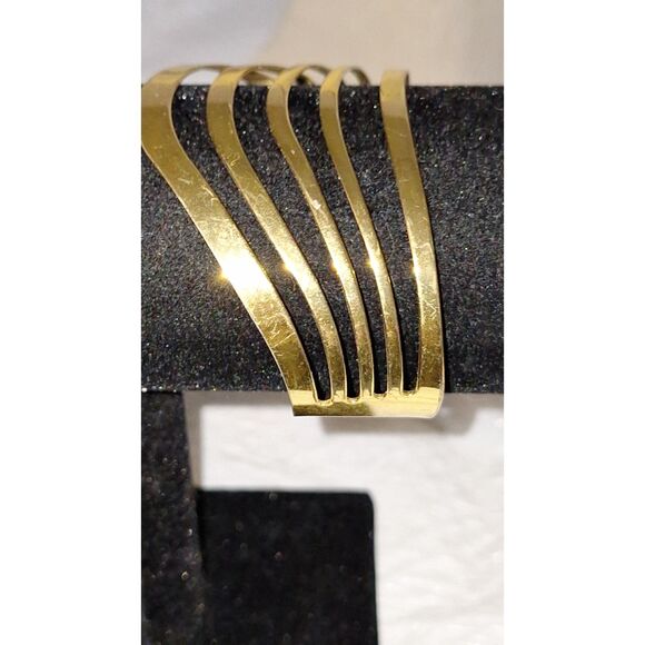 A Vintage Thierry Mugler Gold Tone Banded Cuff Bracelet Wavy Layered Elegant - Picture 3 of 6